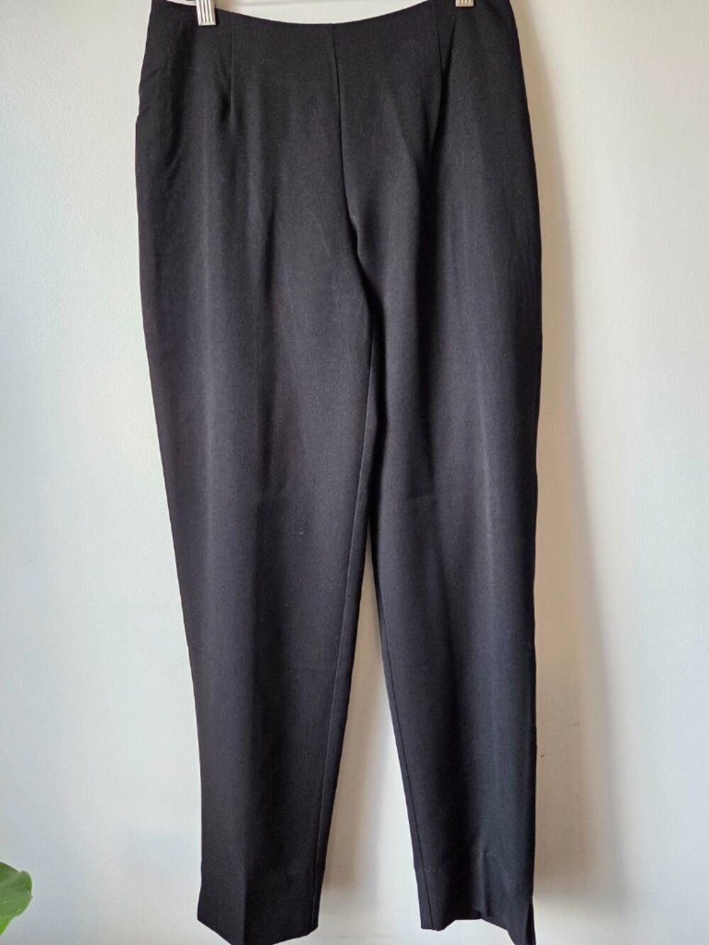 EUC LIKE NEW LITTLE BLACK PANT MADE WITH FIT LOGIC SIZE 8/SMALL